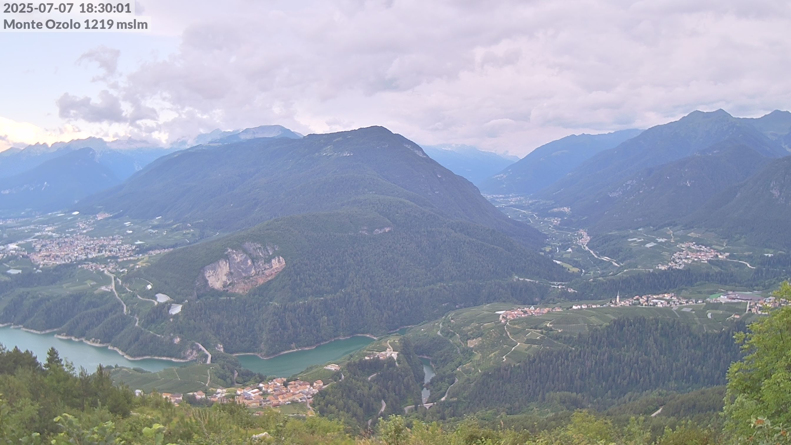 immagine della webcam nei dintorni di Caldaro sulla Strada del Vino: webcam Novella